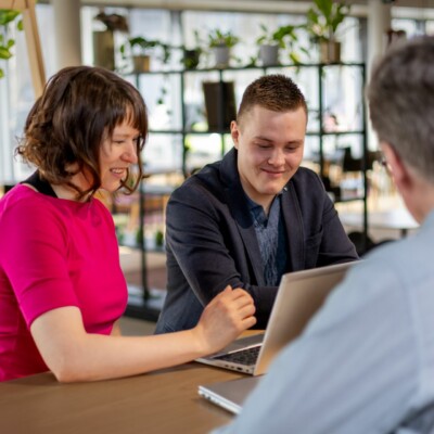 Yrittäjyyskoulutus lähelläsi. Monimuotokoulutuksia ja webinaareja.